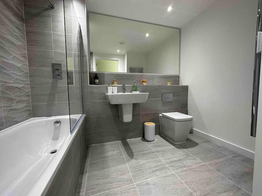 Apartamento 1 Bed Flat With View Of Old Trafford Mánchester Exterior foto